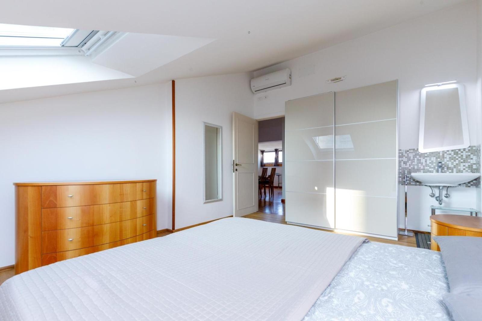 Easymoon Apartment เมสเตร ภายนอก รูปภาพ